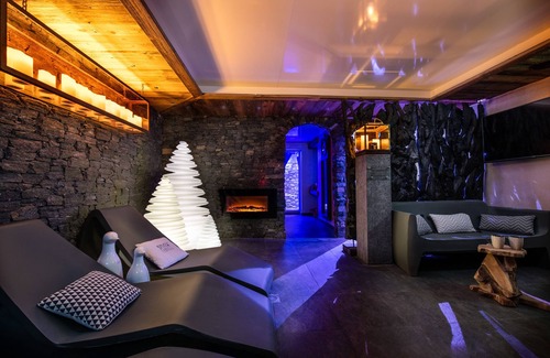 Champagny-en-Vanoise Apartment | Apartment 6 to 8 people, SWIMMING POOL sauna & hammam included