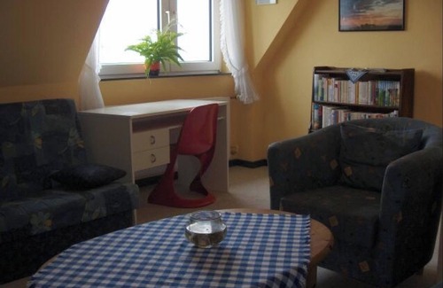 Langeneß Apartment | Apartment 'Friesenblau' with Sea View, Shared Terrace and Wi-Fi