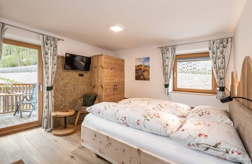 Villnoss Apartment | Apartment Furchetta with Mountain View, Terraces & Wi-Fi