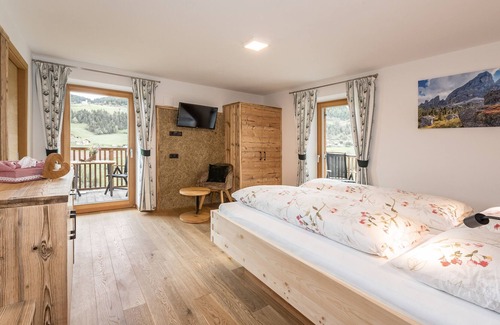 Villnoss Apartment | Apartment Furchetta with Mountain View, Terraces & Wi-Fi