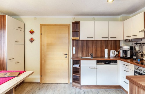 Mayrhofen Apartment | Apartment "Galerie Kaiser" with Mountain View, Balconies & Wi-Fi
