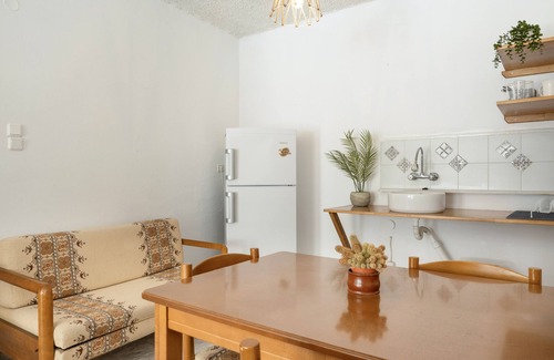 Kalymnos Town Apartment | Apartment 'Garden View No 3' with Mountain View, Wi-Fi and Air Conditioning