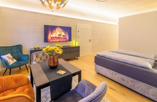 Gmuend in Kaernten Apartment | Apartment "Gasthof Alte Post Top 1 Kadett Suite" with Mountain View & Wi-Fi