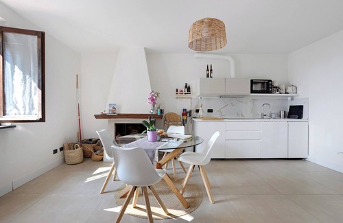 Arcola Apartment | Apartment 'Glicine' with Sea View, Wi-Fi and Air Conditioning