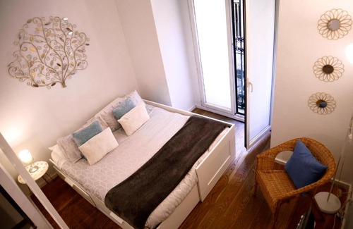 Golden Triangle of Art Apartment | Apartment Gobernador - center