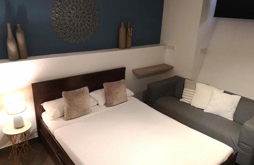 Golden Triangle of Art Apartment | Apartment Gobernador - center