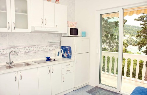 Zivogosce Apartment | Apartment Gojko - 50 m from the beach: A4(2+1) - Zivogosce, Riviera Makarska, Croatia