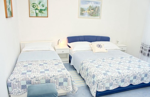Zivogosce Apartment | Apartment Gojko - 50 m from the beach: R4(3) - Zivogosce, Riviera Makarska, Croatia