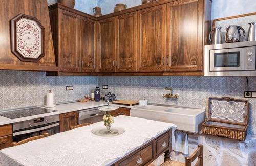 Noves Apartment | Apartment 'Guiomar' with Shared Pool, Shared Terrace and Wi-Fi