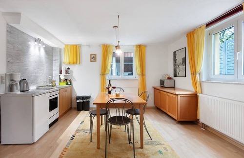 Bad Saeckingen Apartment | Apartment 'Haus Am Apfelbaum' with Shared Garden and Wi-Fi