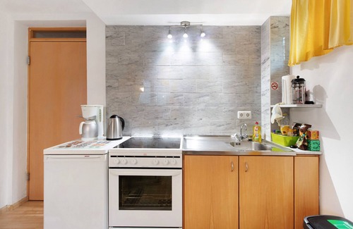 Bad Saeckingen Apartment | Apartment 'Haus Am Apfelbaum' with Shared Garden and Wi-Fi