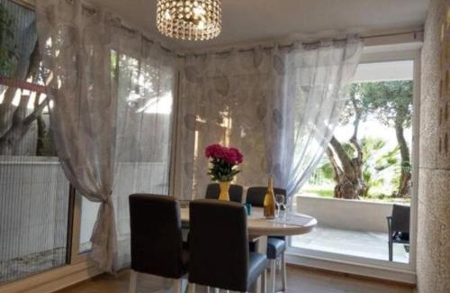 Ploce Apartment | Apartment Hitri - One Bedroom Apartment with Terrace and Garden View