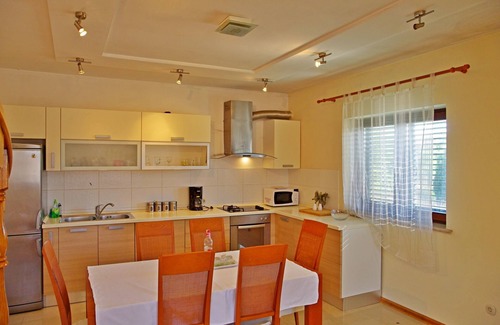 Sumartin Apartment | Apartment Mario (46531-A1) - Sumartin - island Brac