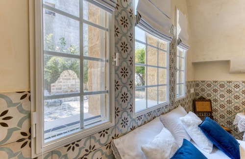 Corsano Apartment | Apartment 'Humilitas - Basium' with Private Garden, Wi-Fi and Air Conditioning