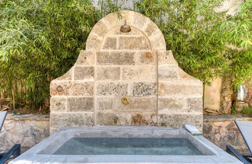 Corsano Apartment | Apartment 'Humilitas - Basium' with Private Garden, Wi-Fi and Air Conditioning