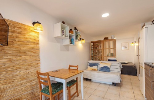 8th Arrondissement Apartment | Apartment 'I Feel Goudes' with Balcony and Wi-Fi