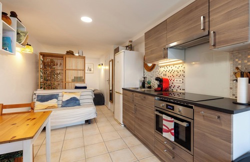 8th Arrondissement Apartment | Apartment 'I Feel Goudes' with Balcony and Wi-Fi