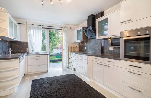 Wasserburg Apartment | Apartment “Idylle” on Lake Constance with Wi-Fi, Balcony & Garden