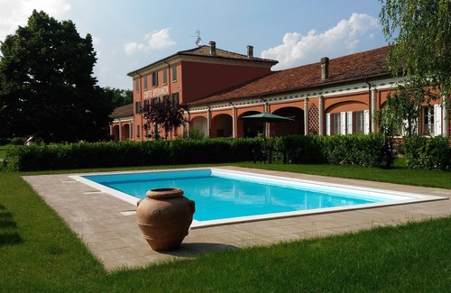 Guidizzolo Apartment | Apartment in authentic farm- strategic position for Garda Lake, go-kart, motocro