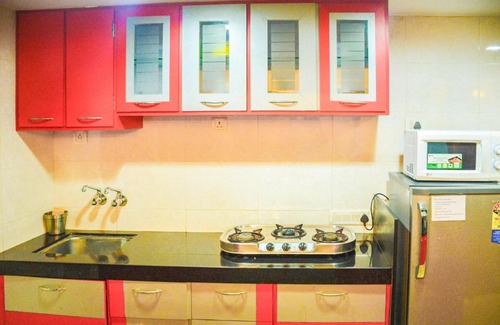 Bandra West Apartment | Apartment in Bandra, Mumbai, by GuestHouser 40331