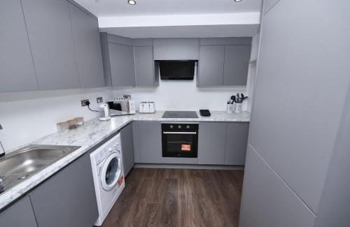 Aylesbury Apartment | Apartment in Buckinghamshire with Secured Parking