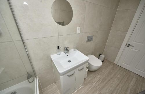 Aylesbury Apartment | Apartment in Buckinghamshire with Secured Parking