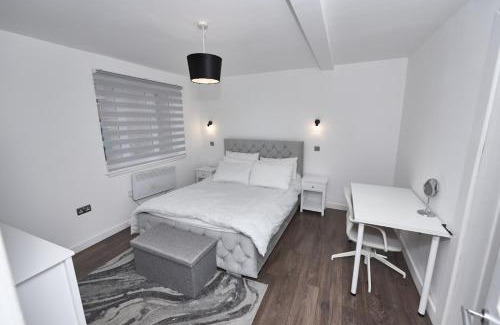 Aylesbury Apartment | Apartment in Buckinghamshire with Secured Parking