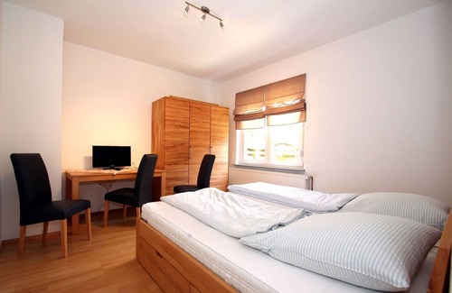 Carolinensiel Apartment | Apartment in Carolinensiel with a high chair and bed