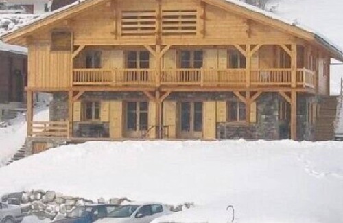 Le Grand-Bornand Apartment | Apartment in chalet Jeanne-Marie-in the heart of the old village Chinaillon