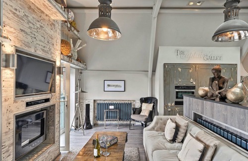 Dartmouth House | Apartment in Dartmouth near Waterfront