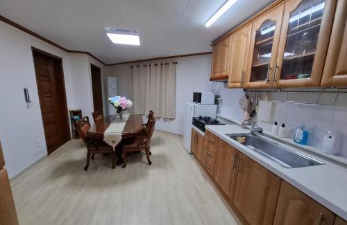 Yongsan-gu Apartment | Apartment in exciting Itaewon #15