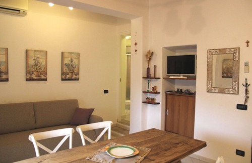 Giglio Porto Apartment | Apartment in Giglio Porto with 2 bedrooms sleeps 6