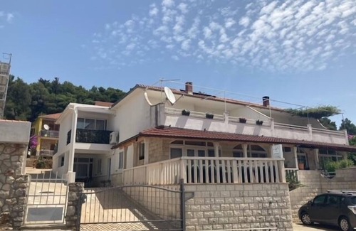 Island Hvar Apartment | Apartment in Jelsa with Terrace, Air condition, WIFI (4440-2)