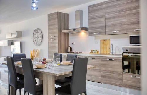 Marsalforn Apartment | Apartment in Marsalforn – Beaches & Seaside Dining