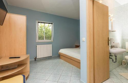 Zaton Apartment | Apartment in Nin with Pool near the Beach