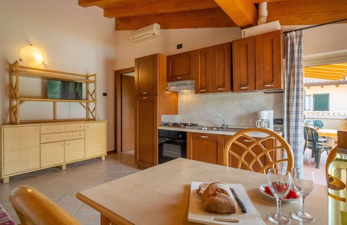 Cunettone House | Apartment in Salò with Pool & Olive Groves