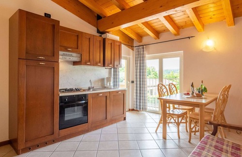 Cunettone House | Apartment in Salò with Pool & Olive Groves