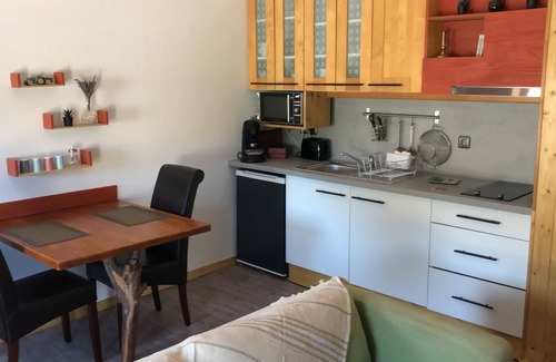 Cahuzac-sur-Vere Apartment | Apartment in the heart of the village with all amenities and the Gaillac vineyards