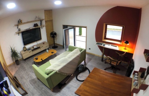 Cahuzac-sur-Vere Apartment | Apartment in the heart of the village with all amenities and the Gaillac vineyards