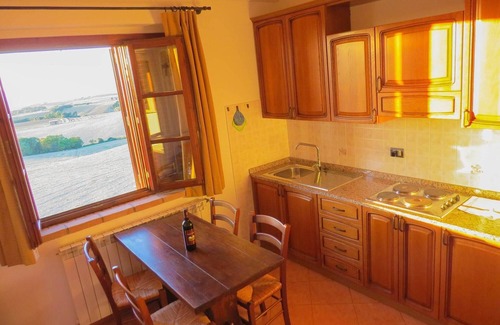 Pomaia Apartment | Apartment in terraced house with terrace and panoramic view, 2 rooms, 4 pers.