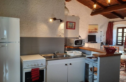 Calvi Apartment | apartment in the 2nd in a house of character, quiet pool nature, 5min from Calvi