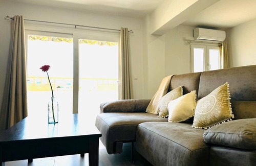 Cruz de Humilladero Apartment | Apartment 'Increíble Piso Cerca Centro' with Private Terrace, Wi-Fi and Air Conditioning