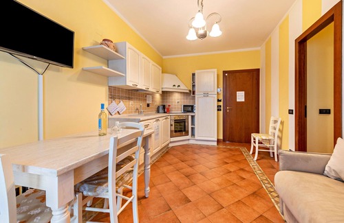 Santigaro Apartment | Apartment 'Eros' with Mountain View, Wi-Fi and Air Conditioning