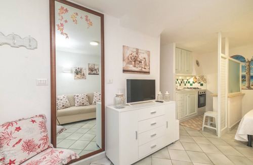 Santa Teresa di Gallura Apartment | Apartment 'Bilo Nina' with Private Garden and Air Conditioning