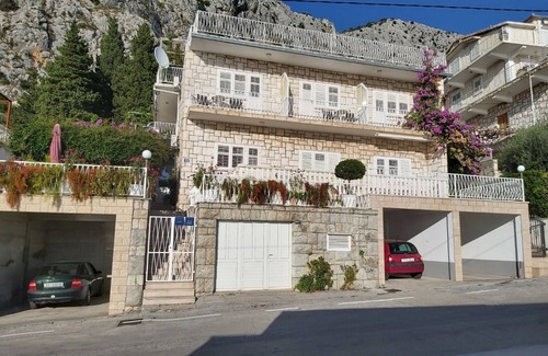 Borak Apartment | Apartment Ivan - with parking : A3(2) - Omis, Riviera Omis, Croatia