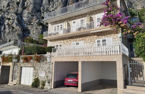 Borak Apartment | Apartment Ivan - with parking : A3(2) - Omis, Riviera Omis, Croatia