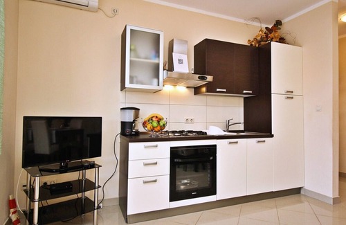 Soline Apartment | Apartment Ivanka - 200 m from sea, close to beach, private parking, terrace