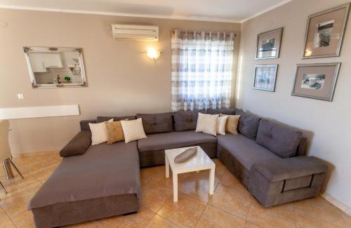 Cove Makarac (Milna) Apartment | Apartment Jerry with private pool