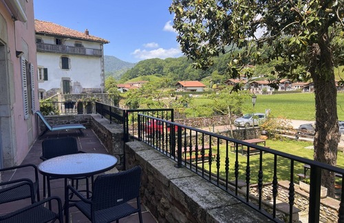 Ituren Apartment | Apartment 'Joalduna' with Mountain View, Wi-Fi and Air Conditioning