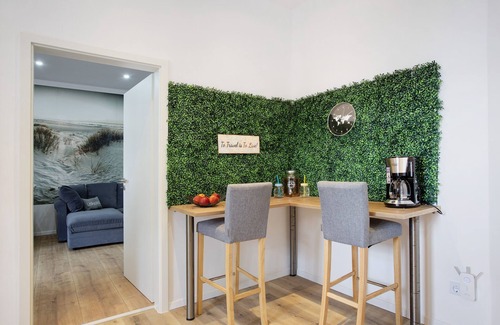 Heppens Apartment | Apartment 'Küstenzauber - Balkon - Top Lage' with Terrace, Balcony & Wi-Fi